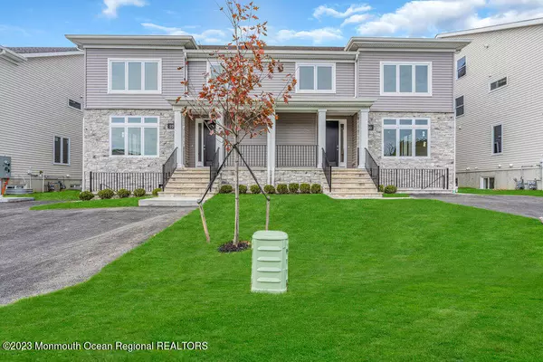 Lakewood, NJ 08701,20 Blue River Way