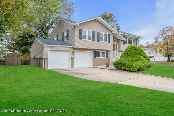 Lanoka Harbor, NJ 08734,514 Laurelwood Drive