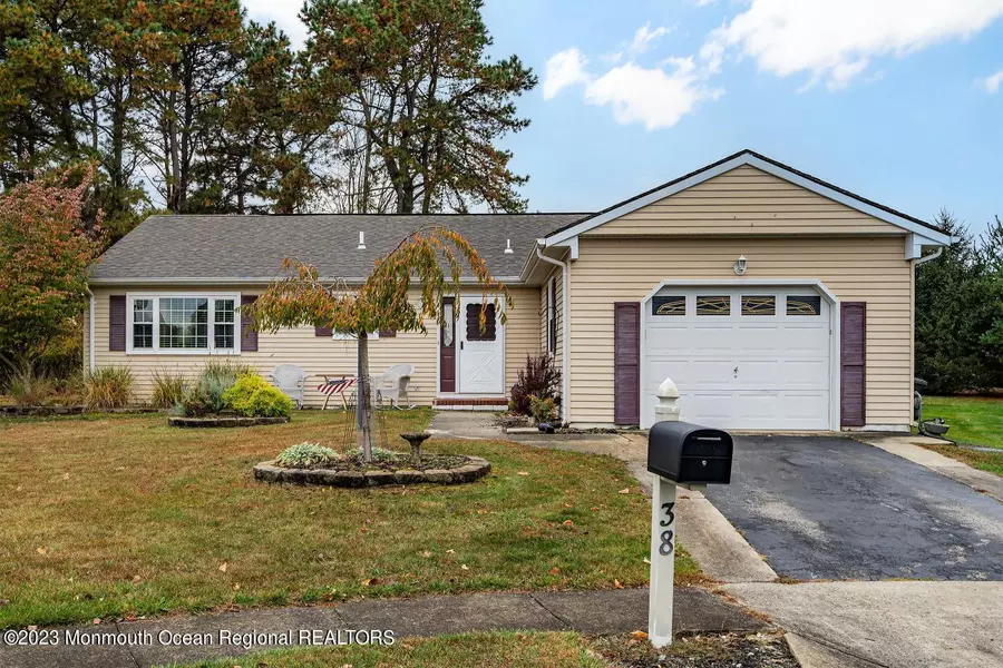 38 Kinkora Court, Toms River, NJ 08757