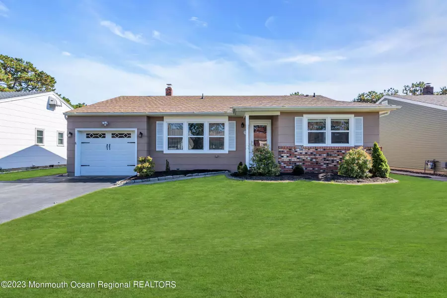 44 Fairfield Road, Toms River, NJ 08757