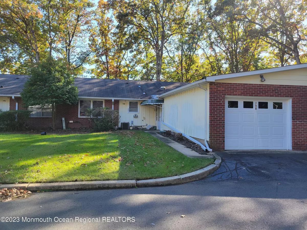 Lakewood, NJ 08701,70 Dorchester Drive