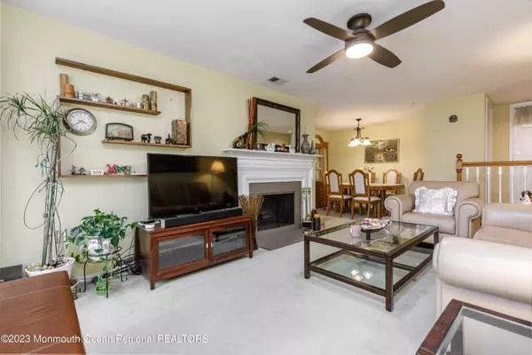 Iselin, NJ 08830,323 Gills Lane #12E