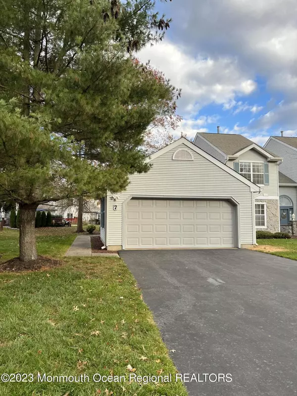 Manalapan, NJ 07726,7 Allen Court