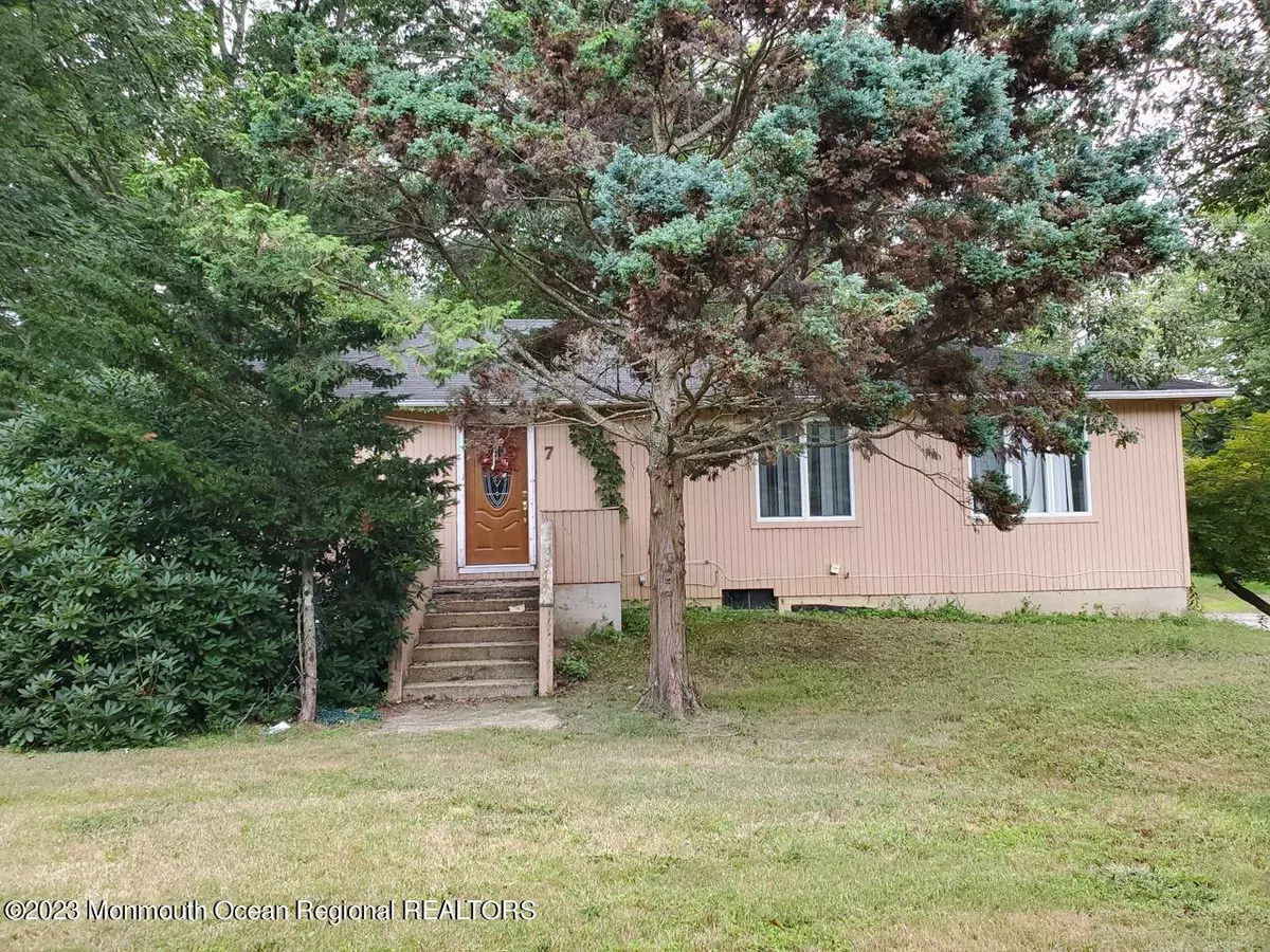 Holmdel, NJ 07733,7 S Beers Street