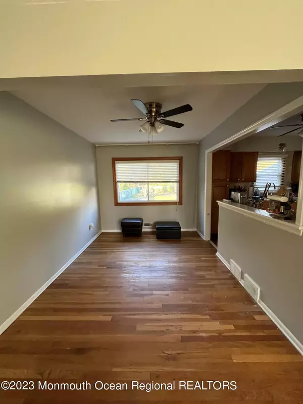 Kenilworth, NJ 07033,42 Epping Drive