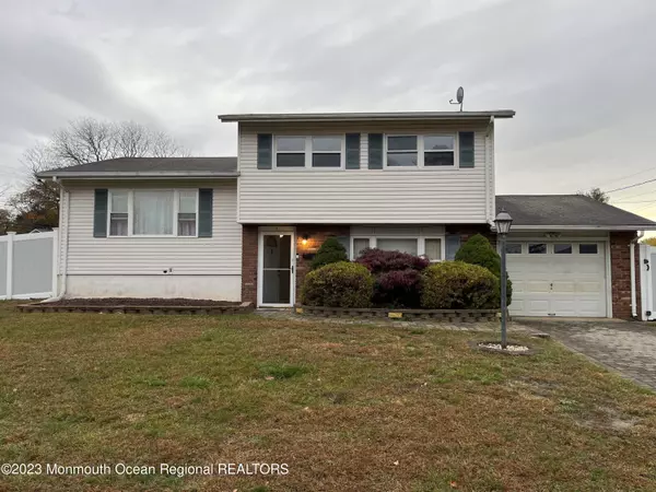 1 Shaw Court, Jackson, NJ 08527