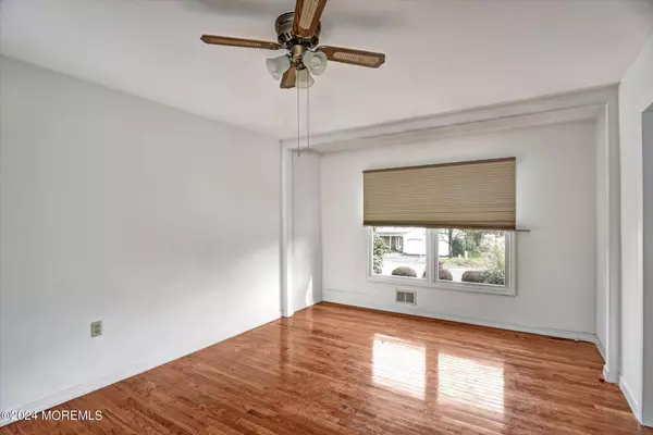 Holmdel, NJ 07733,7 Prospect Street