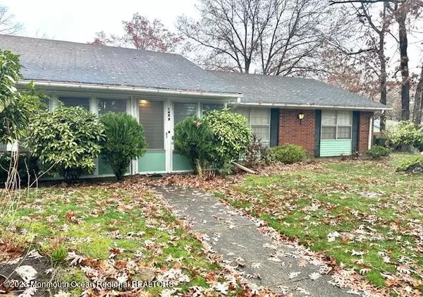 Lakewood, NJ 08701,146 Farrington Court #1004