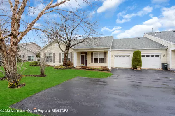 Lakewood, NJ 08701,91 Silverlawns Drive