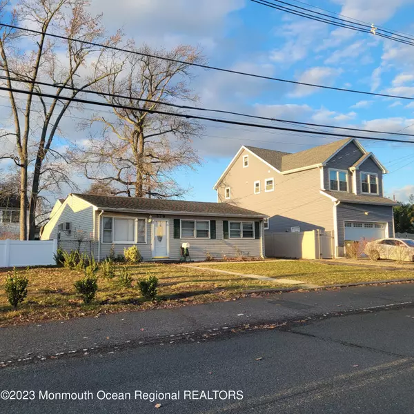 Keyport, NJ 07735,370 Ocean Boulevard