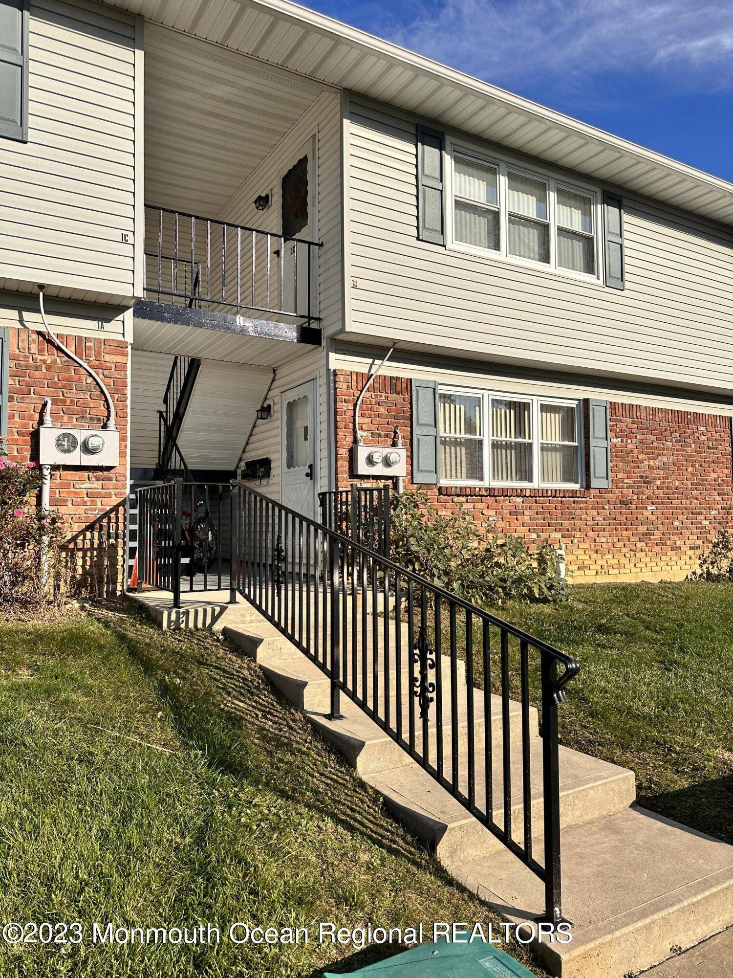 1 Hawaii Court, Matawan, NJ 07747