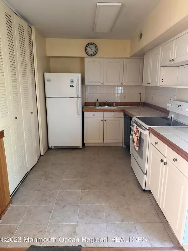 Matawan, NJ 07747,1 Hawaii Court