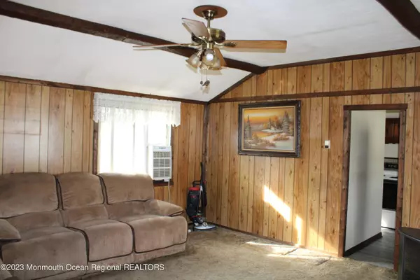 Keyport, NJ 07735,26 Hilltop Boulevard