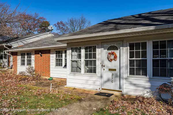 495 Thornbury Court, Lakewood, NJ 08701