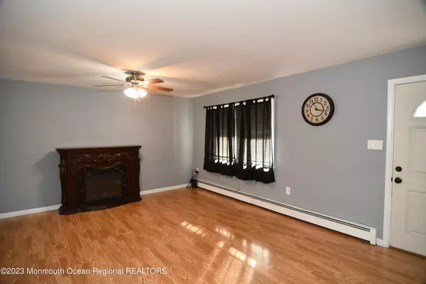 Lanoka Harbor, NJ 08734,208 Bay Way