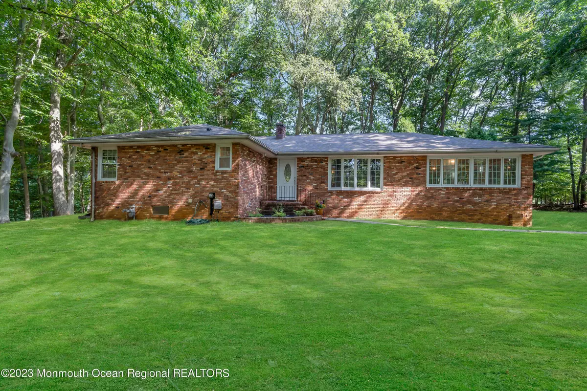 Holmdel, NJ 07733,10 E Parkway Place