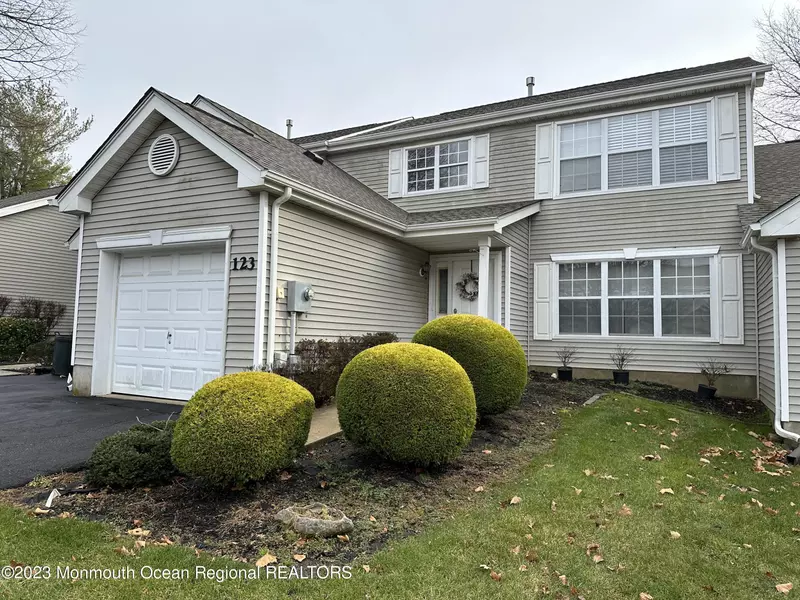 123 Linden Lane, Freehold, NJ 07728