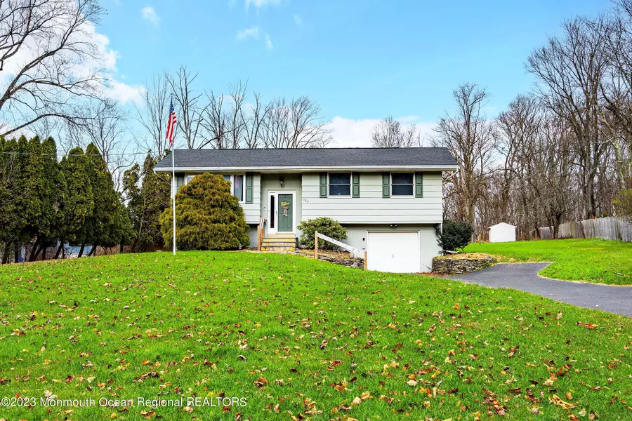 197 County Road 579, Bloomsbury, NJ 08804