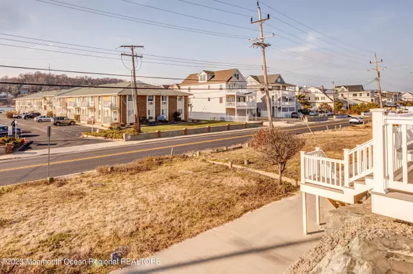 Sea Bright, NJ 07760,260 Ocean Avenue #14A