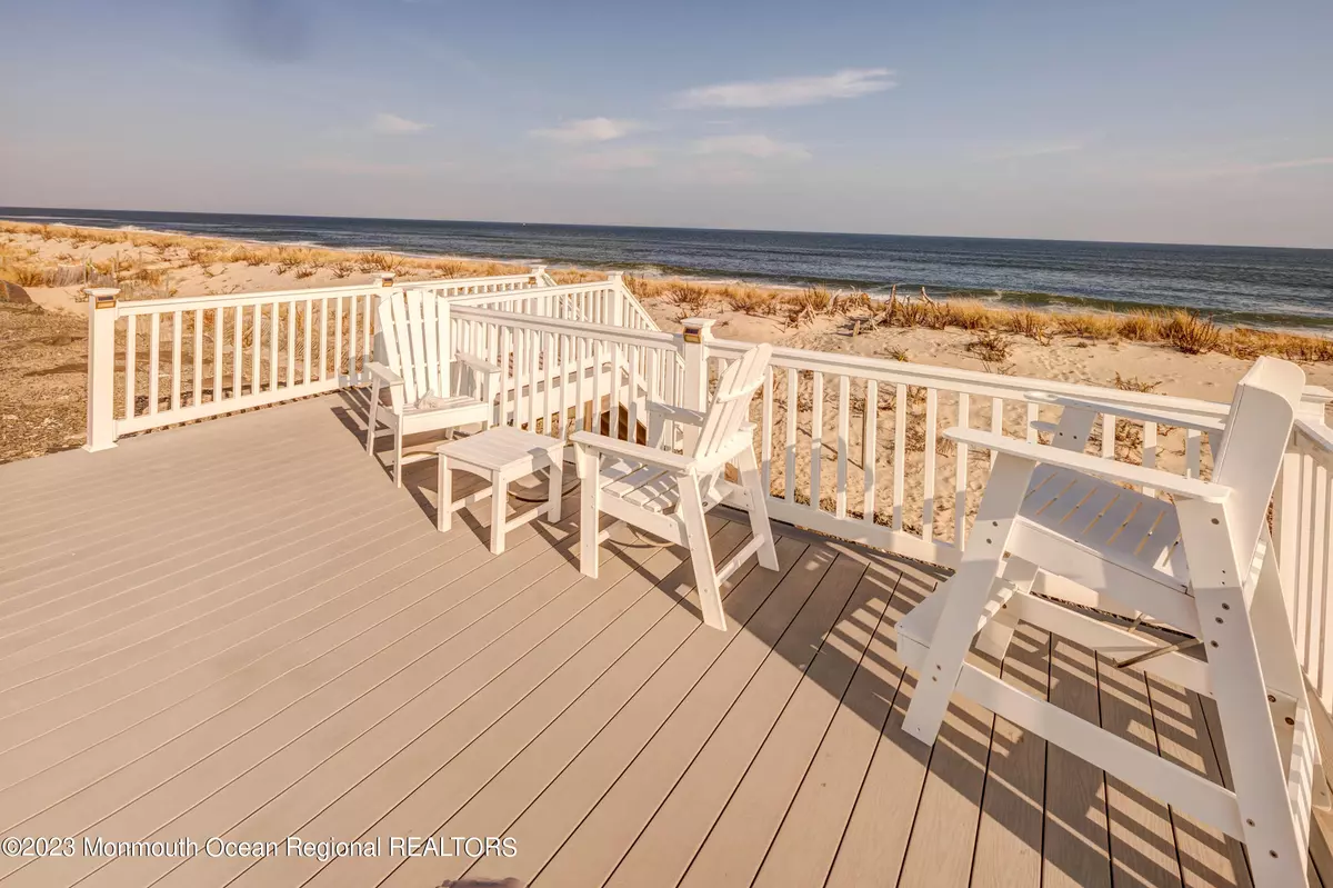 Sea Bright, NJ 07760,260 Ocean Avenue #14A