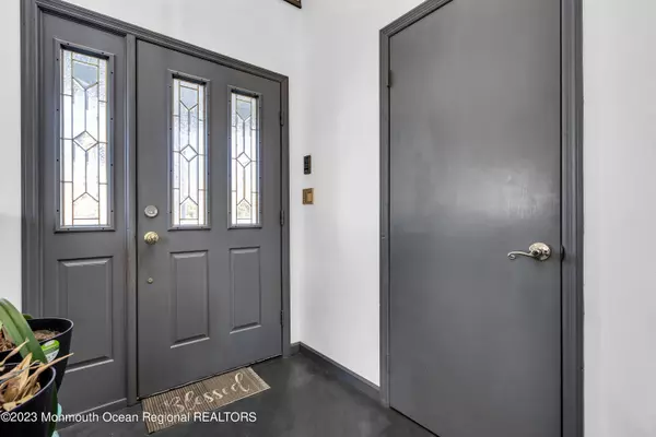 Lanoka Harbor, NJ 08734,317 Forrest Avenue