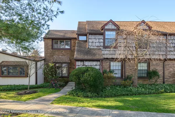 45 Cheshire Square, Little Silver, NJ 07739