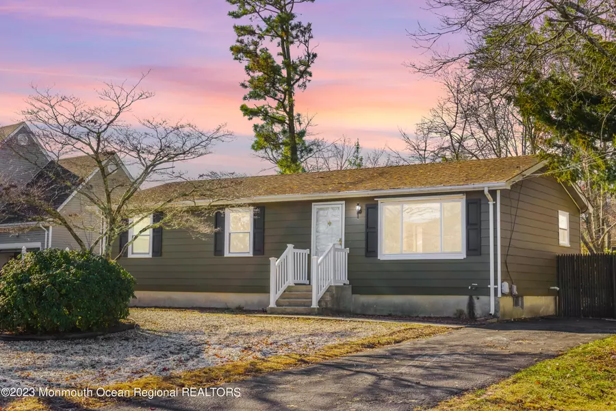 280 Bulkhead Avenue, Manahawkin, NJ 08050