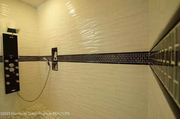 Bayville, NJ 08721,172 Sylvan Lake Boulevard