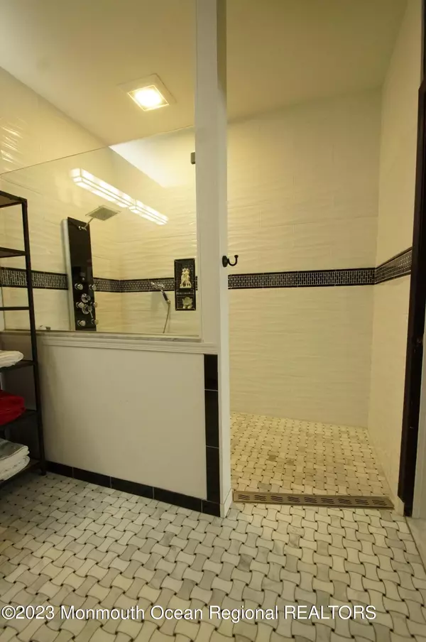 Bayville, NJ 08721,172 Sylvan Lake Boulevard