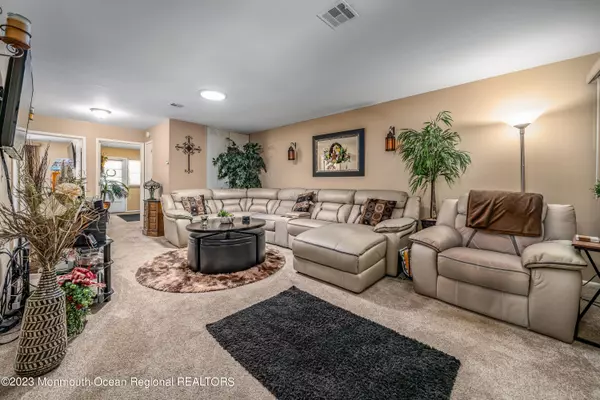 Lakewood, NJ 08701,436 Portsmouth Drive