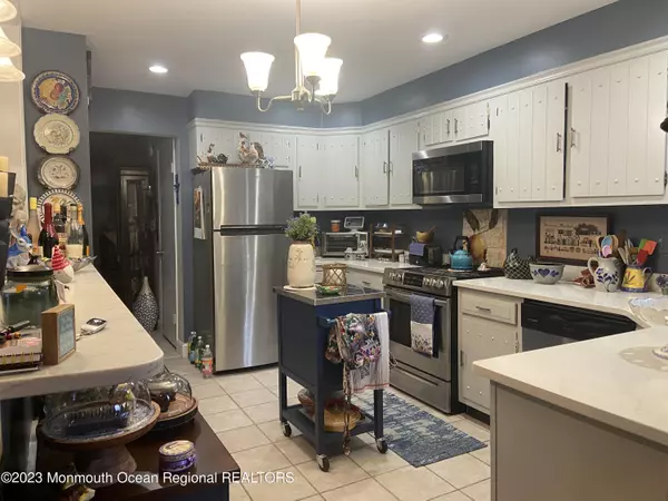 Red Bank, NJ 07701,118 Lexington Court