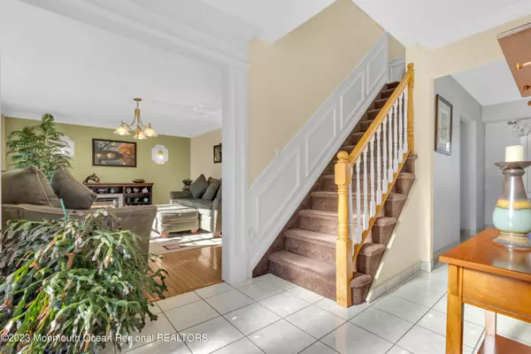 Matawan, NJ 07747,2 Chestnut Court