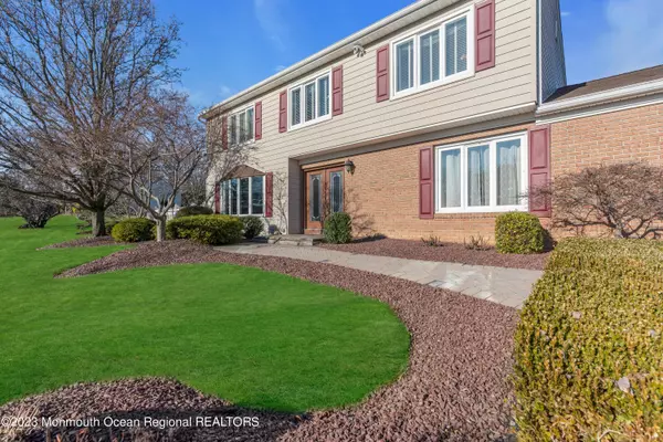 Matawan, NJ 07747,2 Chestnut Court