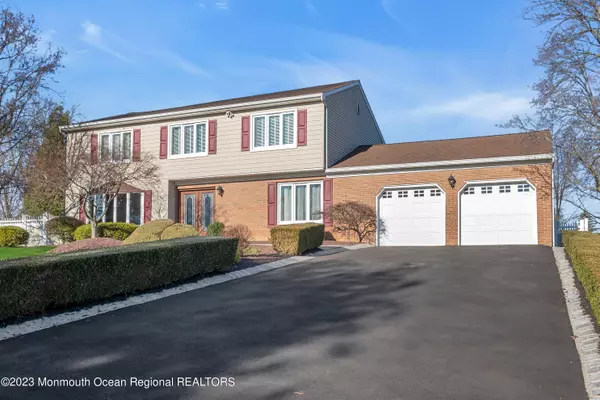 Matawan, NJ 07747,2 Chestnut Court