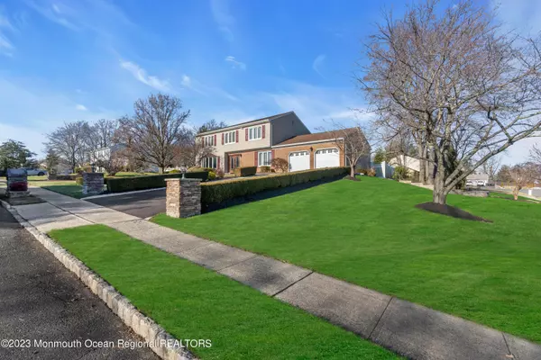 Matawan, NJ 07747,2 Chestnut Court