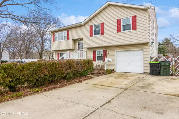 Hazlet, NJ 07730,861 Poole Avenue