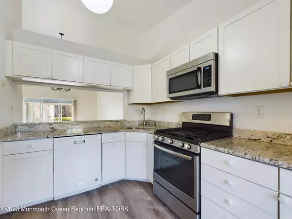 Red Bank, NJ 07701,78 Boxwood Terrace #10