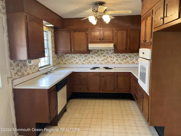 Lakewood, NJ 08701,614 Lake Point Drive