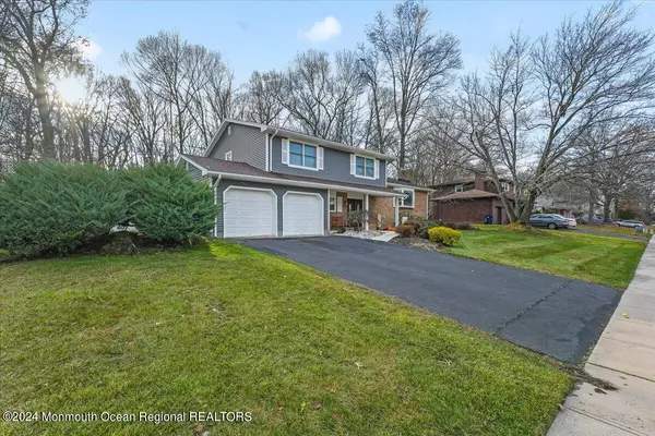 North Brunswick, NJ 08902,28 Woodmere Road