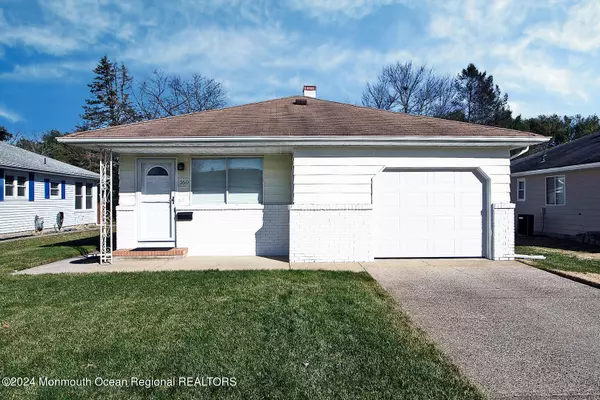 160 Charlotteville Drive S, Toms River, NJ 08757