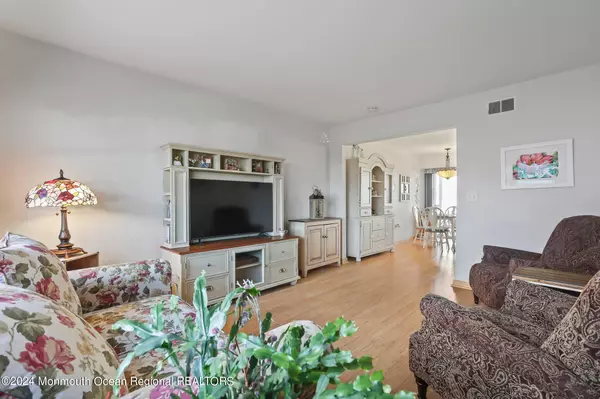 Matawan, NJ 07747,8 California Court #719