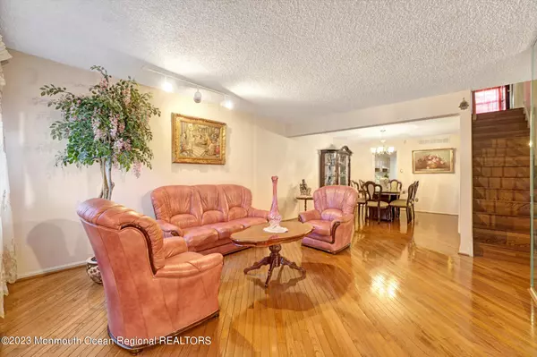 Cherry Hill, NJ 08002,81 Greensward Lane