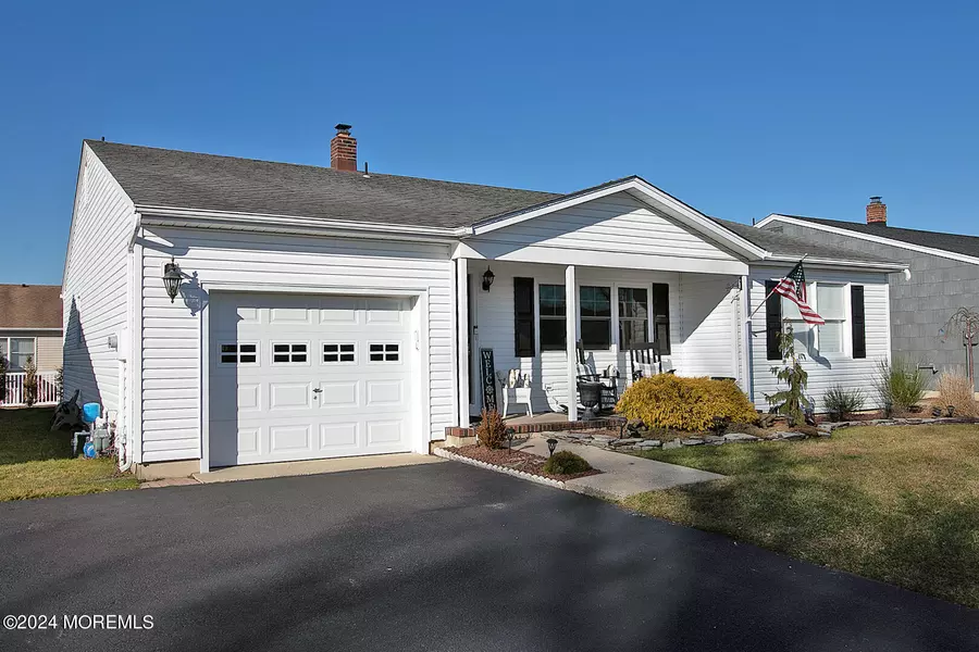 23 Jericho Road, Toms River, NJ 08757