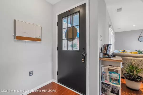 Lanoka Harbor, NJ 08734,823 Hazelton Avenue