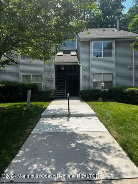 343 Sunshine Court, Englishtown, NJ 07726
