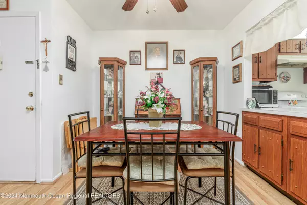 Red Bank, NJ 07701,148 Lexington Court #E