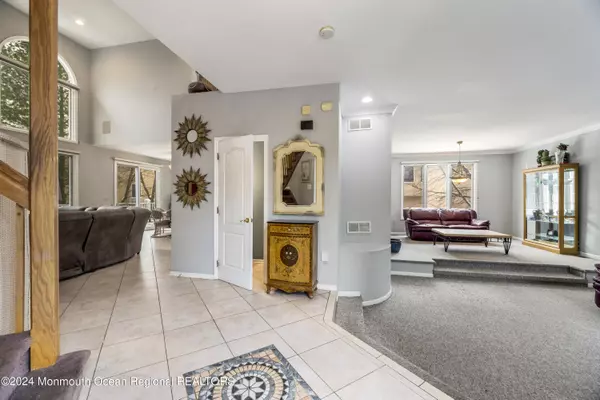 Holmdel, NJ 07733,173 Palm Desert Court