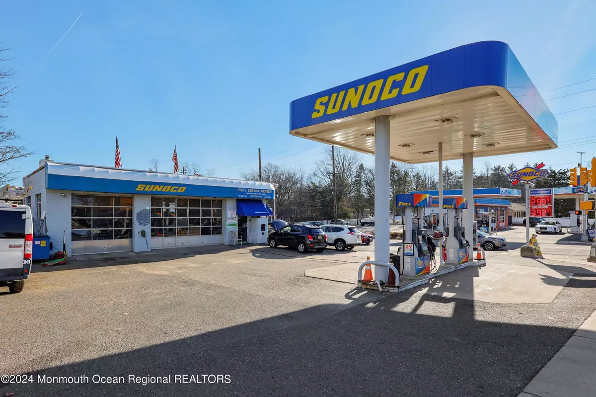 Hazlet, NJ 07730,695 Holmdel Road