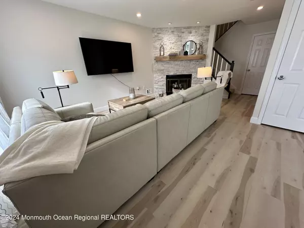 Branchburg, NJ 08876,504 Red Crest Lane