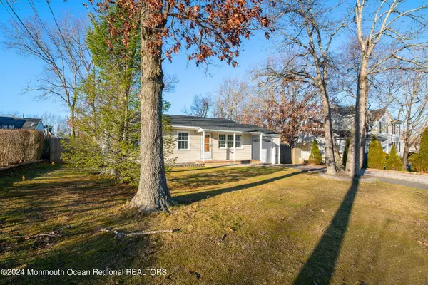 Manahawkin, NJ 08050,1042 Treasure Avenue